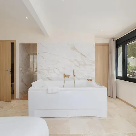 Maison Cantalupo Piscine Balneo Villa